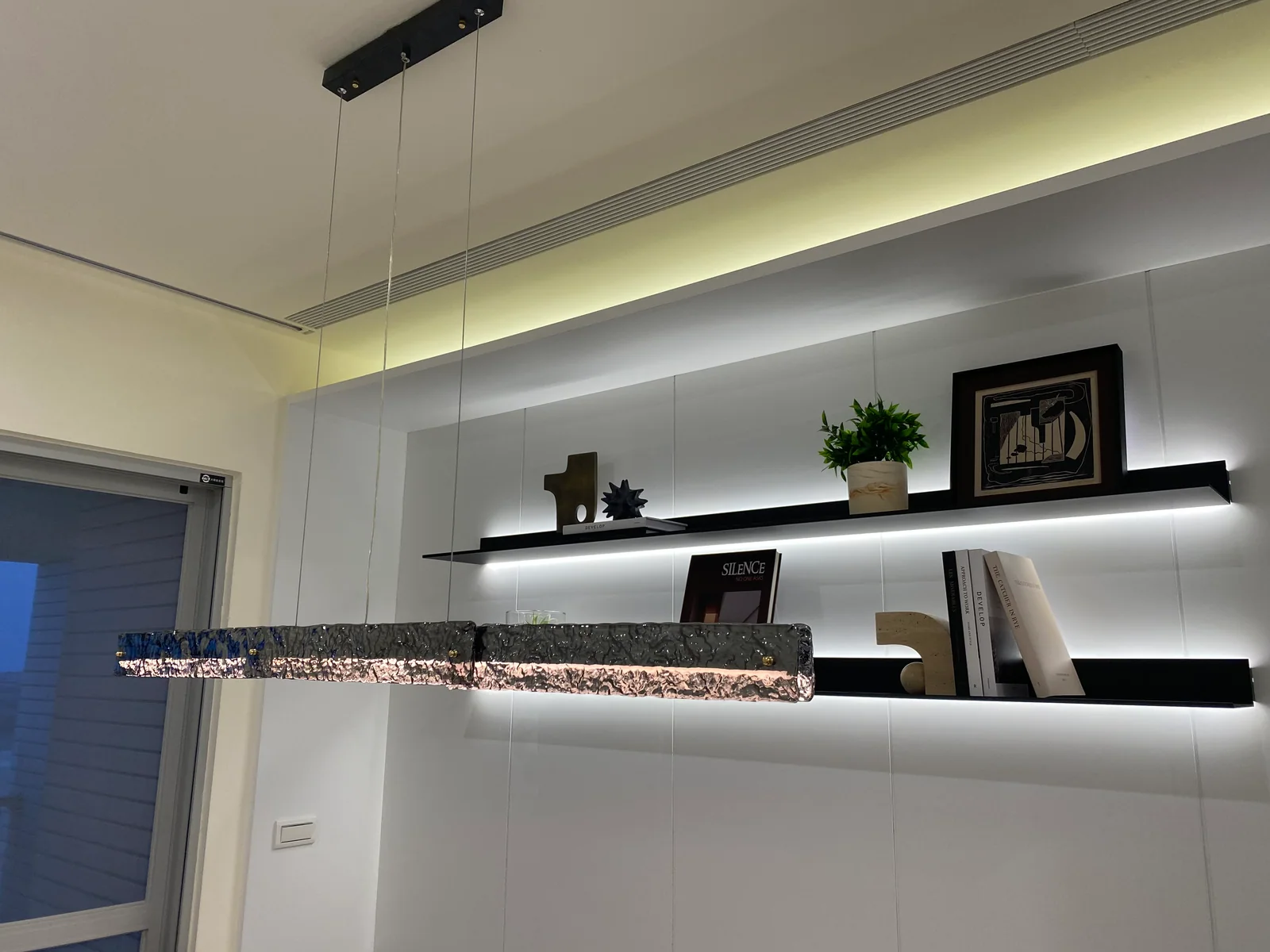 長型吊燈與層板照明施工實照